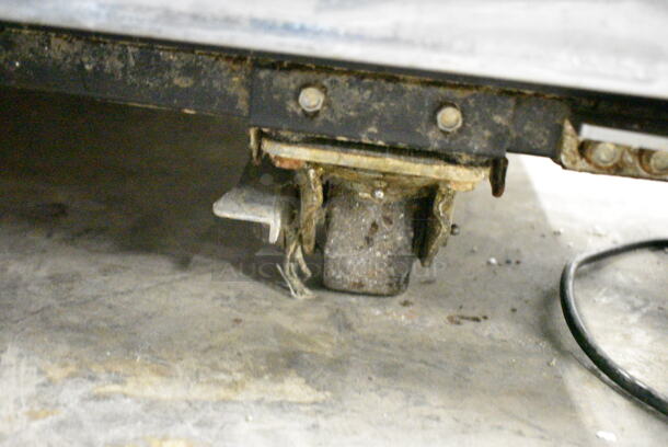 True TG2R-2S ENERGY STAR Stainless Steel Commercial 2 Door Reach In Cooler w/ Poly Coated Racks on Commercial Casters. 115 Volts, 1 Phase. Tested and Powers On But Does Not Get Cold - Image 3 of 6