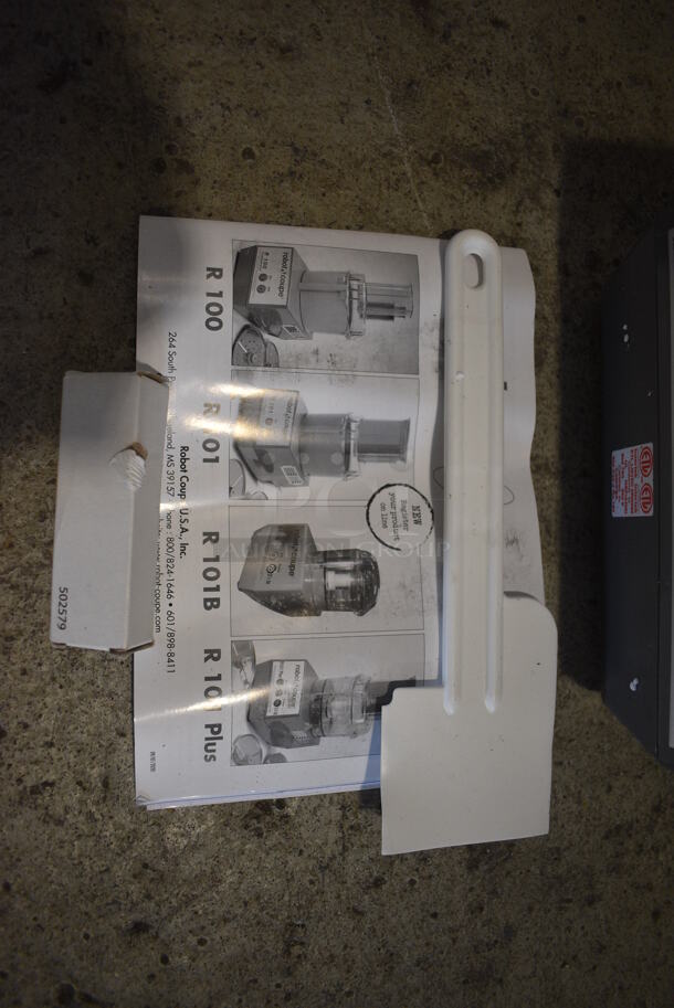 BRAND NEW SCRATCH AND DENT! Robot Coupe Model R 101 B Metal Commercial Countertop Food Processor w/ Bowl, Lid, S Blade. 120 Volts, 1 Phase. 8x11x13.5. Tested and Working! - Image 4 of 8
