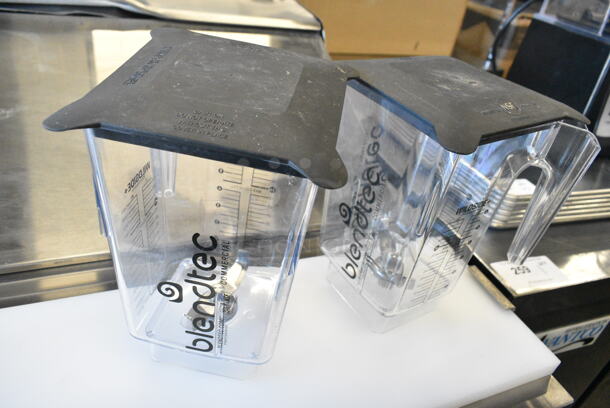 BRAND NEW SCRATCH AND DENT! Blendtec ICB5/ABC5 Countertop Blender w/ Enclosure and 2 Poly Pitchers. 120 Volts, 1 Phase. Tested and Working! - Image 6 of 8