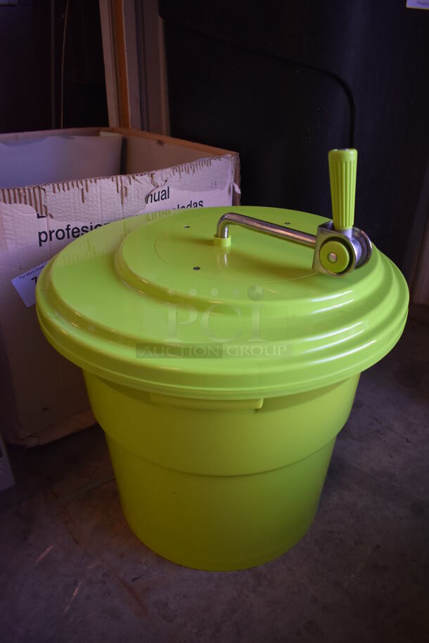 Green Poly Salad Spinner Lettuce Spinner. 17x17x22 - Image 1 of 4