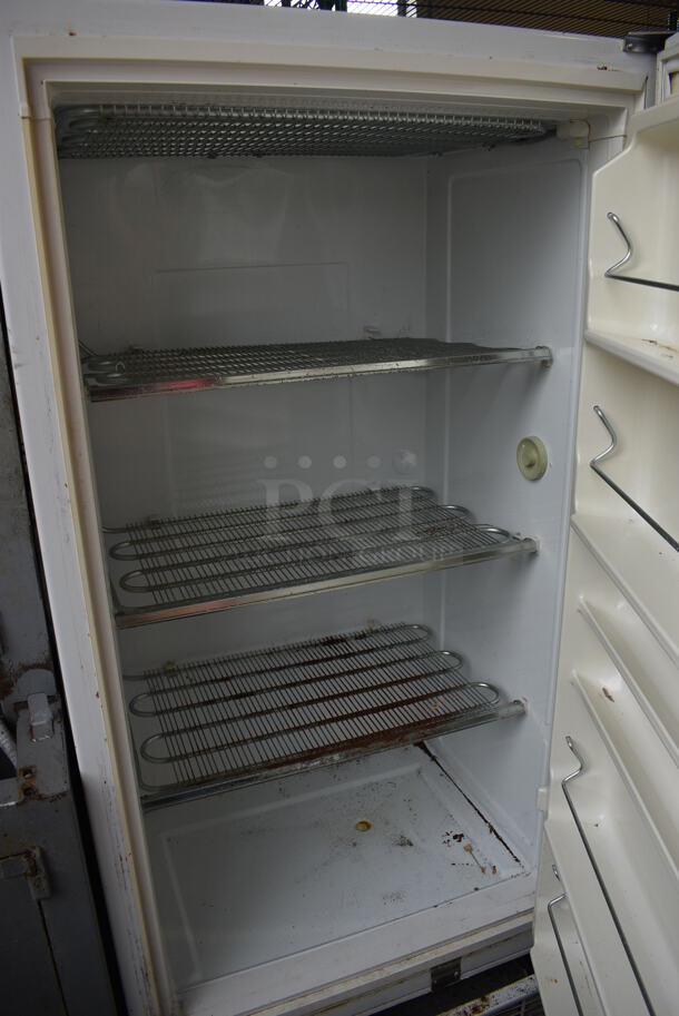 Whirlpool Model EAV 16B Single Door Reach In Freezer. 31.5x25x65. Tested and Working! - Image 5 of 7
