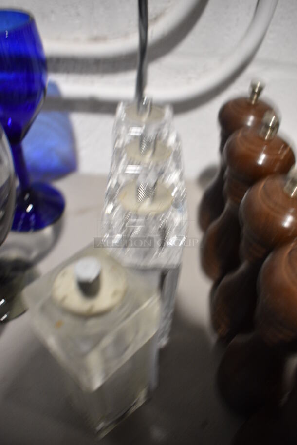 4 Salt / Pepper Grinders. 2x2x6.5. 4 Times Your Bid! - Image 2 of 3