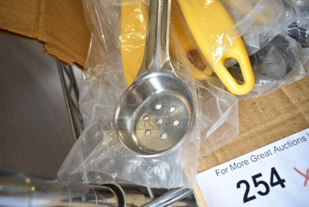 12 BRAND NEW SCRATCH AND DENT! Winco FPP-1 Stainless Steel Food Portioner / Spoodle. 12 Times Your Bid!  - Image 3 of 8