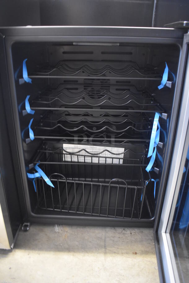 BRAND NEW SCRATCH AND DENT! Avanti WC24T2P Metal Commercial Wine Chiller Merchandiser. 115 Volts, 1 Phase. 19.5x18.5x25.5. Tested and Working! - Image 4 of 5