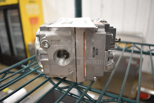 Robertshaw 700BMVR Metal Unit. 4x4.5x3 - Image 4 of 5