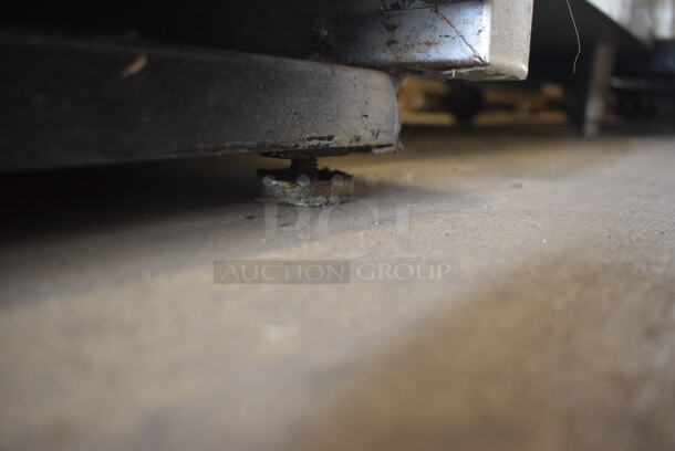 True GDM-47 White 2 Glass Door Door Merchandising Cooler w/ Shelving. 115 Volt 1 Phase. Tested and Working! - Image 7 of 7