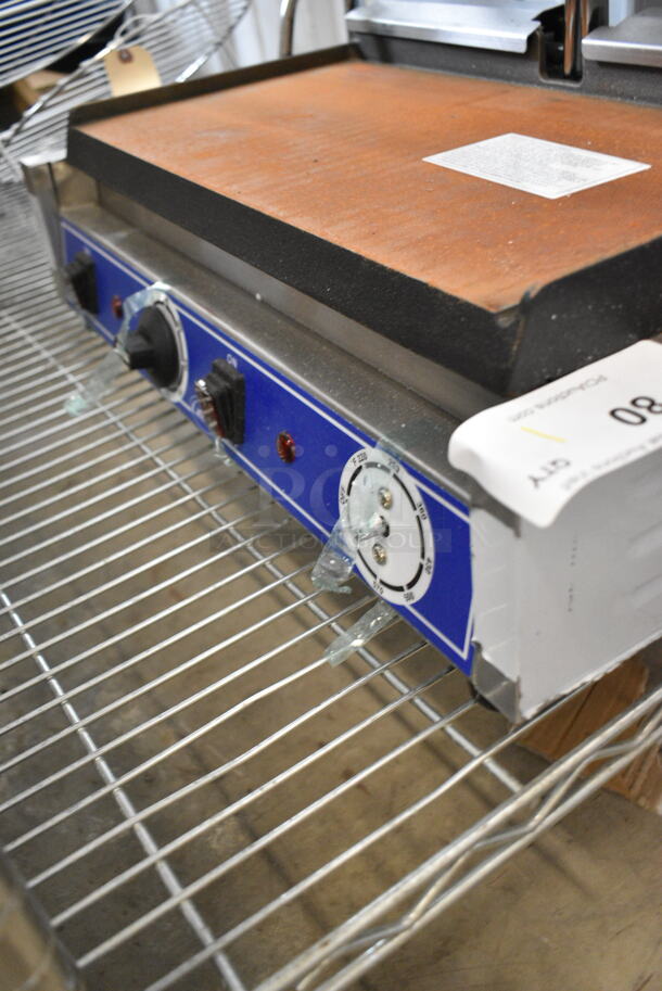 BRAND NEW SCRATCH AND DENT! 2023 Globe GSGDUE10 Stainless Steel Bistro Series Double Sandwich Grill with Smooth Plates - 20" x 10" Cooking Surface. 240 Volts, 1 Phase.  - Image 5 of 6