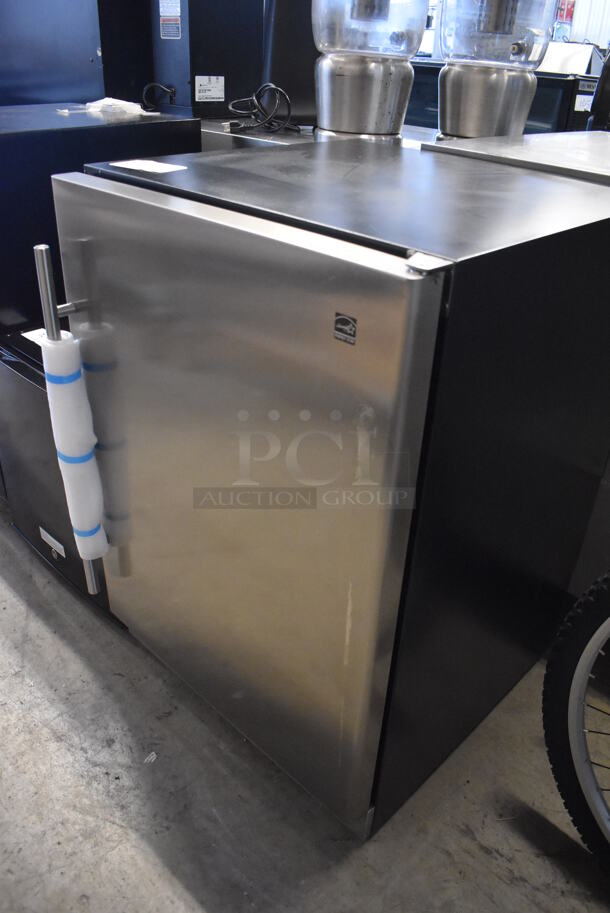 BRAND NEW SCRATCH AND DENT! Whynter DAR055D1BSSPR Metal Commercial Mini Cooler. 115 Volts, 1 Phase. 24x24x34.5. Tested and Working! - Image 3 of 8