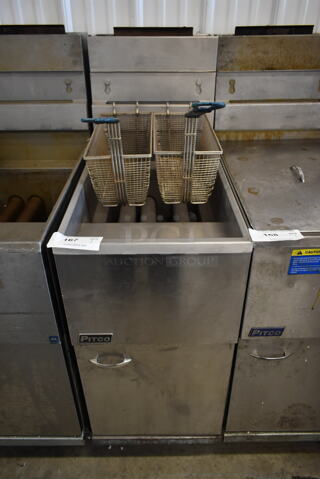 Pitco Frialator 40C+SS Stainless Steel Commercial Floor Style Natural Gas Powered Deep Fat Fryer w/ 2 Metal Fry Baskets. 105,000 BTU.