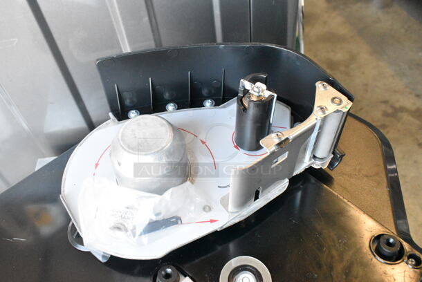 BRAND NEW SCRATCH AND DENT! Hobart HTi Metal Countertop Scale. 120/208-240 Volts, 1 Phase. Tested and Working! - Image 6 of 7