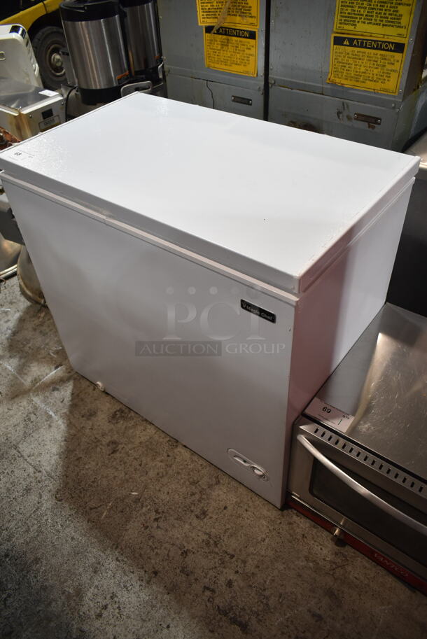 Magic Chef HMCF7W4 Metal Chest Freezer. 115 Volts, 1 Phase. Tested and Working! - Image 2 of 4