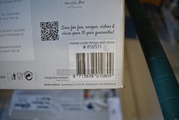 BRAND NEW SCRATCH AND DENT! Boska 850511 8 3/4" Amigo Wood Cheese Curler with Clear Plastic Dome 850511 - Image 3 of 3