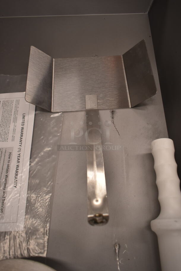 BRAND NEW SCRATCH AND DENT! 2024 Pro-Cut KG-32-XP Metal Commercial #32 Electric Meat Grinder with Stand. 220 Volts, 3 Phase.  - Image 5 of 12