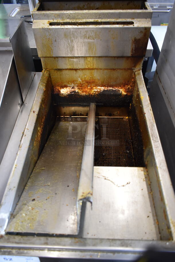 Royal REEF-35 Stainless Steel Commercial Floor Style Natural Gas Powered Deep Fat Fryer w/ 2 Metal Fry Baskets. 24,000 BTU. - Image 5 of 8