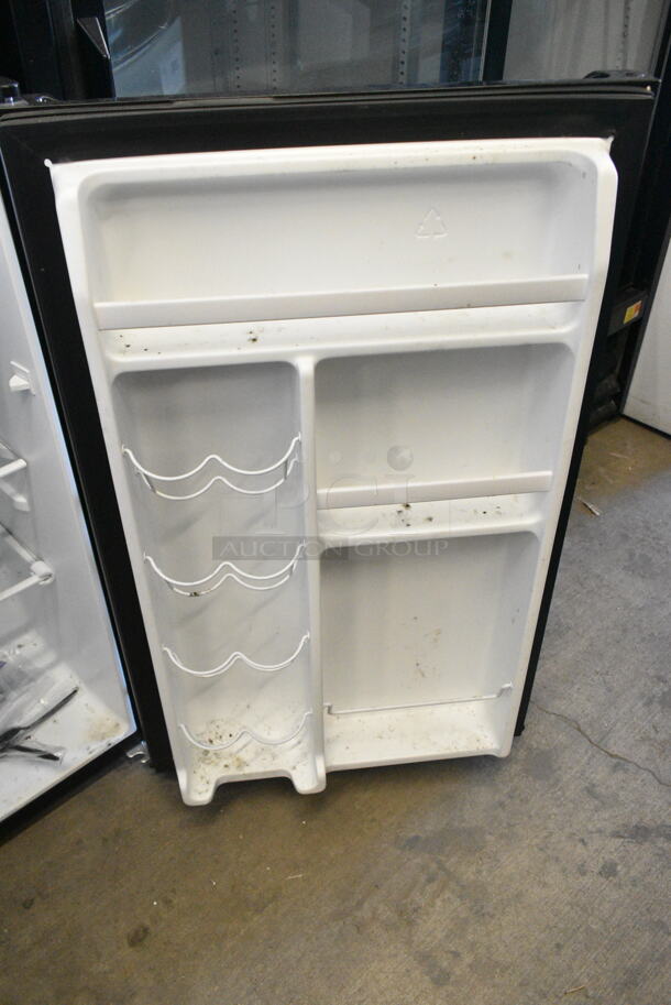 Mini Cooler. 115 Volts, 1 Phase. Tested and Powers On But Does Not Get Cold - Image 3 of 4