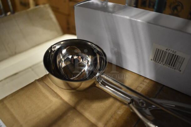 11 BRAND NEW IN BOX! Stainless Steel Scoopers. 9". 11 Times Your Bid! - Image 3 of 4