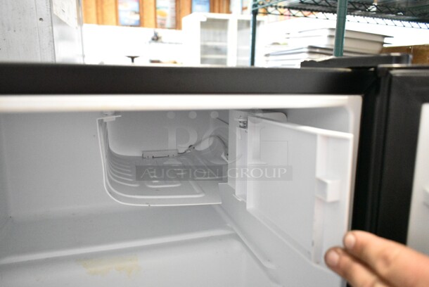 Galanz GL17BK Mini Cooler. 115 Volts, 1 Phase. Tested and Working! - Image 4 of 6
