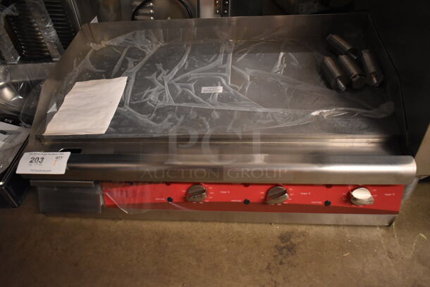 BRAND NEW SCRATCH AND DENT! 2023 Avantco 177EG30N Stainless Steel Commercial Countertop Electric Powered Flat Top Griddle. 208/240 Volts, 1 Phase.  - Image 2 of 4