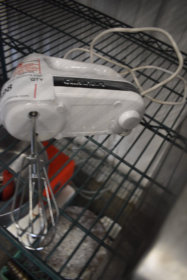 Cuisinart Hand Mixer w/ 2 Metal Whisks. 8x3x12. Tested and Working! - Image 2 of 3
