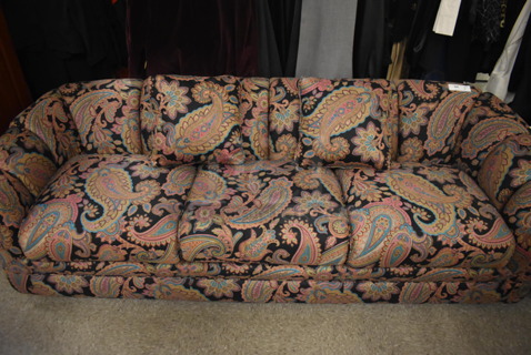 SHOW ROOM QUALITY! Henredon Paisley Patterned 3 Cushion Couch w/ 2 Pillows.