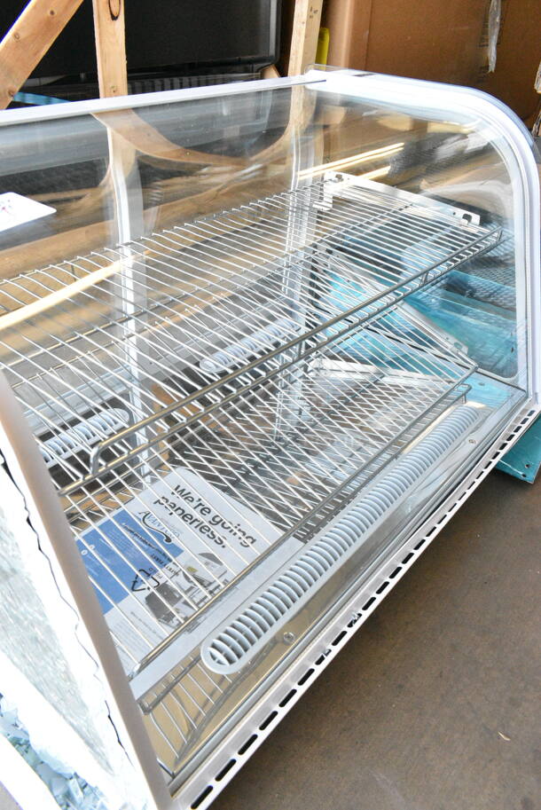 BRAND NEW SCRATCH AND DENT! Avantco 360BCC35HCW 34 1/5" White Refrigerated Countertop Bakery Display Case with LED Lighting. See Pictures for Broken Glass. 115 Volts, 1 Phase. Tested and Working! - Image 5 of 10