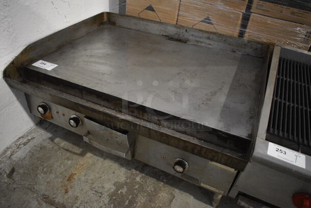 General Electric Model CG58 Stainless Steel Commercial Countertop Flat Top Griddle. 240 Volts, 1/3 Phase. 36x26x18 - Image 2 of 7