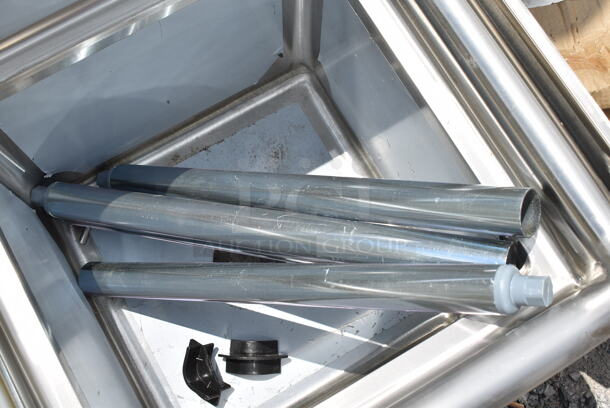 BRAND NEW SCRATCH AND DENT! Steelton 522CS11515 20 1/2" 18-Gauge Stainless Steel One Compartment Commercial Sink without Drainboard - 15" x 15" x 12" Bowl. Missing 1 Leg.  - Image 4 of 5