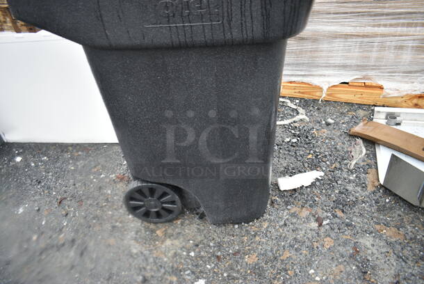 BRAND NEW SCRATCH AND DENT! Toter Poly 96 Gallon Trash Can. - Image 4 of 9