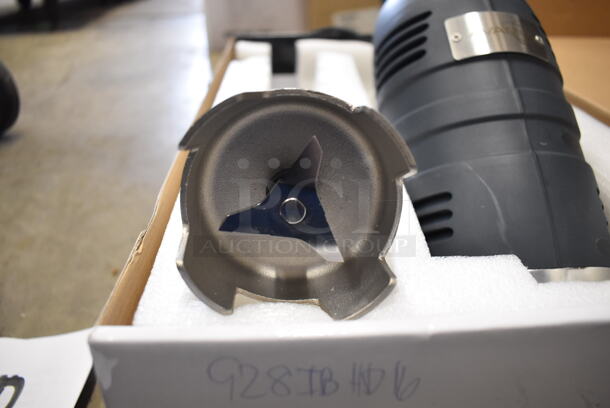 BRAND NEW SCRATCH AND DENT! AvaMix 928IBHD16 Stainless Steel Commercial 16" Shaft Immersion Blender. 120 Volts, 1 Phase. Tested and Working! - Image 2 of 8