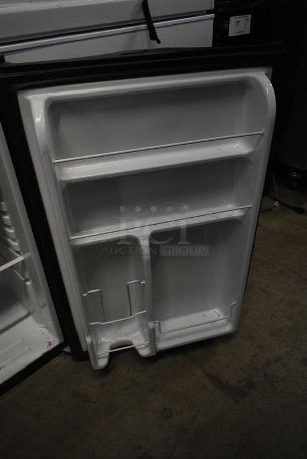 General Electric GE WMR04GAZABB Metal Mini Cooler. 115 Volts, 1 Phase. Tested and Working! - Image 3 of 4