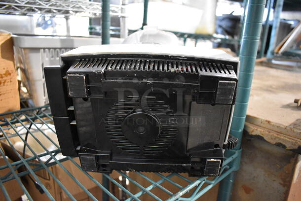 Cuisinart Poly Countertop Food Processor w/ Grating Blade and S Blade. Tested and Working! - Image 5 of 6