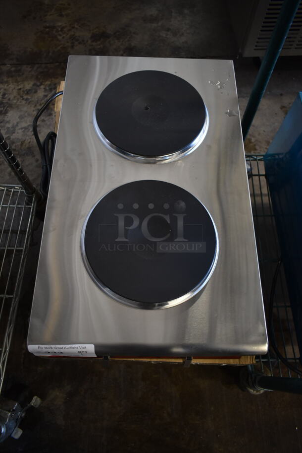 BRAND NEW SCRATCH AND DENT! Avantco 177CER200 Stainless Steel Commercial Dual Solid French-Style Burner Countertop Electric Rang. 208/240 Volts, 1 Phase. - Image 3 of 7