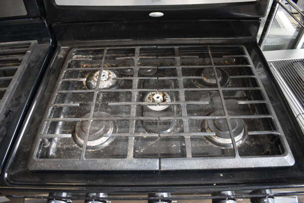Whirlpool Model XFG374LVS Natural Gas Powered 4 Burner Range w/ Oven. 30x26x46.5 - Image 4 of 7