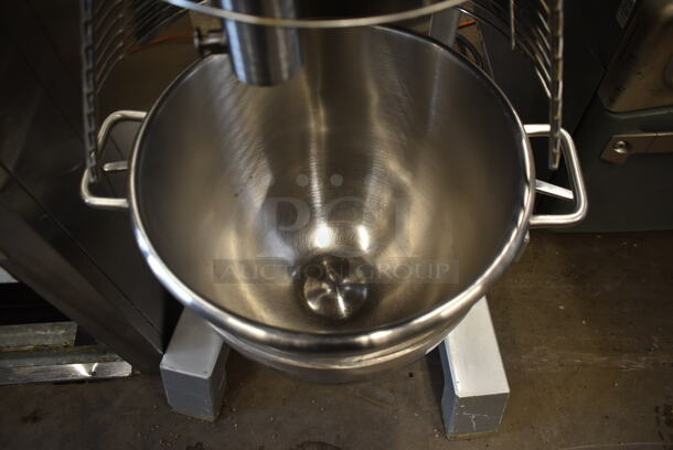 2016 Doyon EM30 Metal Commercial Floor Style 30 Quart Planetary Dough Mixer w/ Stainless Steel Mixing Bowl and Bowl Guard. 120 Volts, 1 Phase. Tested and Powers On But Parts Do Not Move - Image 4 of 7