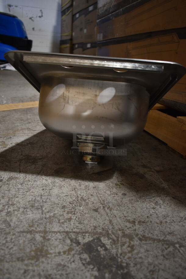 BRAND NEW SCRATCH AND DENT! Stainless Steel Commercial Single Bay Drop In Sink. - Image 4 of 4