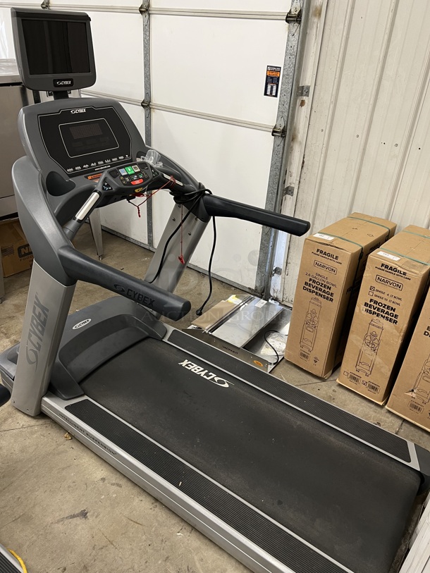 Cybex 625T Metal Commercial Intelligent Suspension Treadmill. 36x82x72. Tested and Heart Monitor Light Turns On But Unit Does Not
