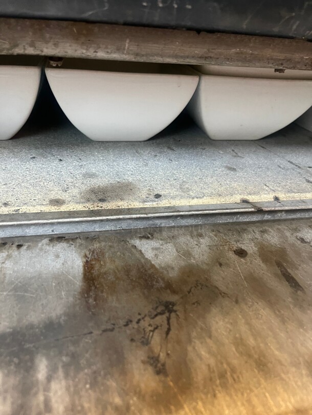 Working! Bakers Pride GP-62 Countertop Pizza Oven - Double Deck, Clean Stones Commercial Natural Gas NSF Tested and Working! - Image 4 of 9