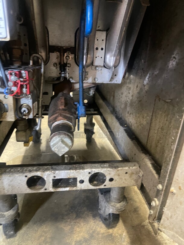 Working! Pitco® SG14-S Natural Gas 40-50 lb. Stainless Steel Commercial Floor Fryer - 110,000 BTU NSF Tested and Working - Image 6 of 7