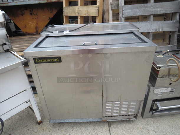 One Working Continental Bottle Box On Casters. 115 Volt. Model#CBC37-SS. 37X28X37 - Image 1 of 2
