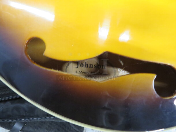 One Fender Johnson A-Model Mandolin With Case. MA-100.  - Image 4 of 4
