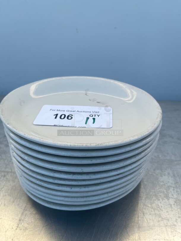 Tuxton ALA-104 Alaska 8 inch Bright White Wide Rim Rolled Edge China Plate NSF - Image 3 of 7