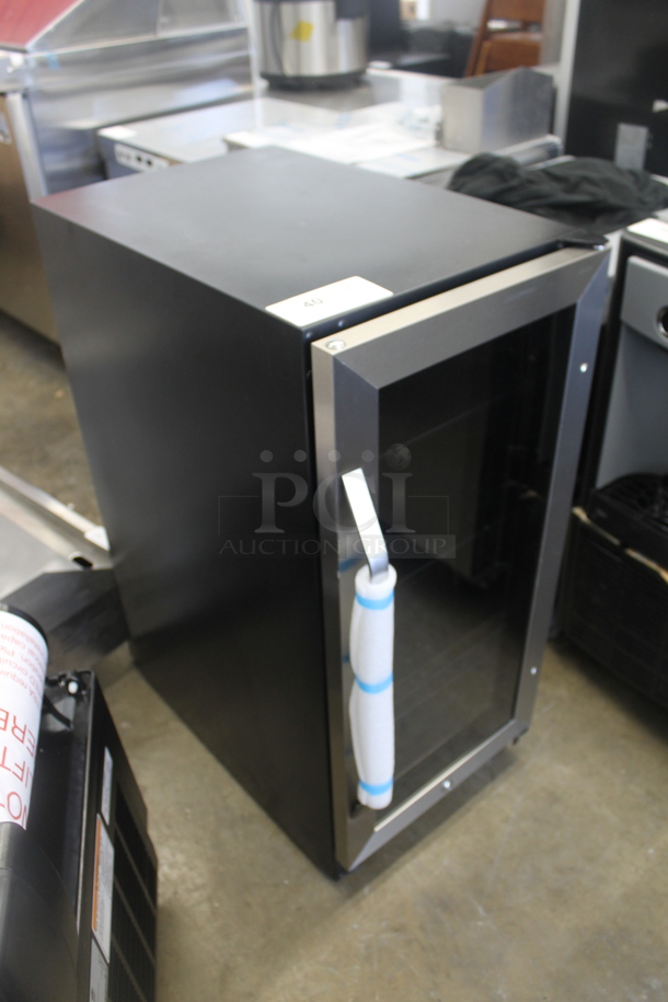 BRAND NEW SCRATCH AND DENT! Avanti BCA3115S3S Stainless Steel Commercial Beverage Center Cooler Merchandiser. 72 Can Capacity. 115 Volts, 1 Phase. Tested and Working! - Image 2 of 7
