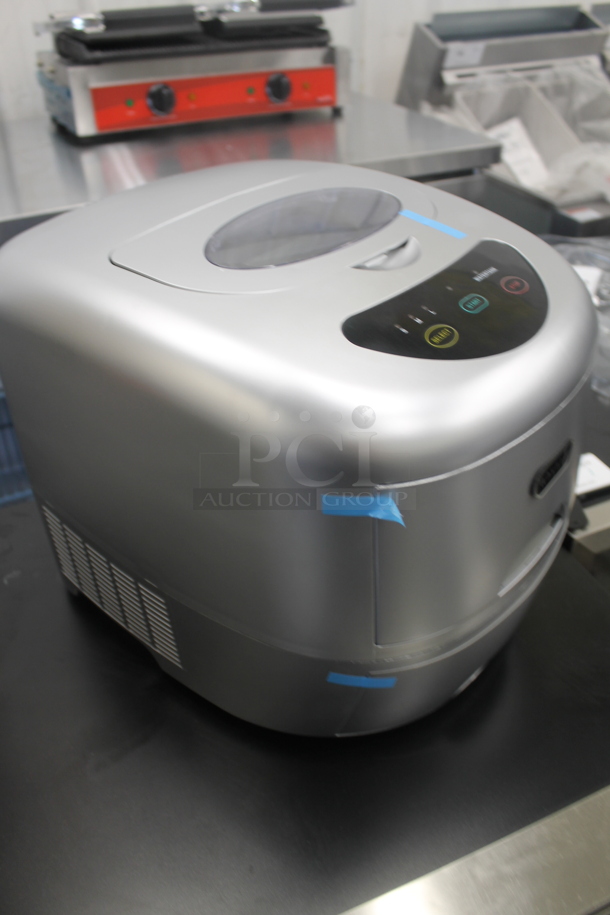 BRAND NEW SCRATCH AND DENT! Sno T-1 Portable 35lb Stainless Ice Maker, Silver Finish. 110/115 Volts, 1 Phase. Tested and Working! - Image 2 of 9