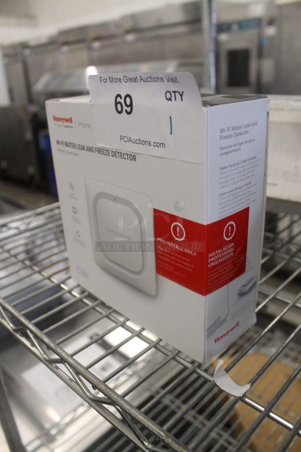 IN ORIGINAL BOX! Honeywell CHW3610W1001 Home Wi Fi Water Leak and Freeze Detector.  - Image 3 of 5