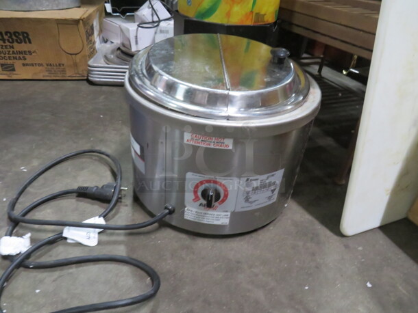 One APW Wyott 11 Quart Soup Warmer With Hinged Lid. Model# RW-2V. 120 Volt. 700 Watt.
