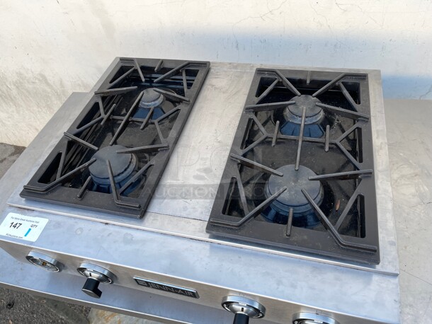 Clean! Jenn-air Pro-Style Series
30 inch Pro-Style Gas Rangetop with 4 Sealed Burners and Flame-Sensing Reignition Natural Gas Tested and Working! - Image 4 of 10