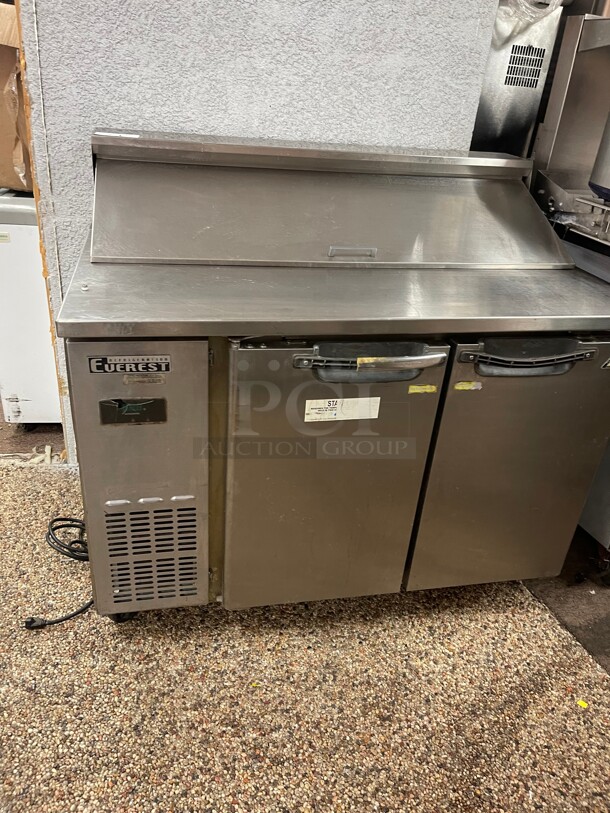 Everest Refrigeration EPR2 47.5 Inch Two Section Side Mount Sandwich Prep Table 9 Cubic Feet 115 Volt NSF  - Image 2 of 9
