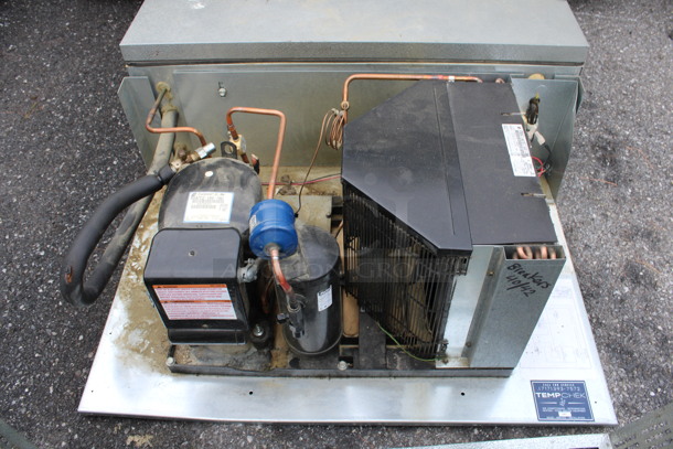 Norlake 6'x6'x6' SELF CONTAINED Walk In Cooler Box w/ Floor, Norlake Model CPB0751C-A Compressor and Copeland Model RS47C2-IAV-102 Condenser. 208/230 Volts, 1 Phase. Gallery Picture Is Unit Before Disassembly - Image 6 of 10