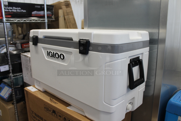 LIKE NEW! Igloo 49548 Marine Ultra 100 Qt. White Cooler with Comfort Grip Handles - Image 2 of 6