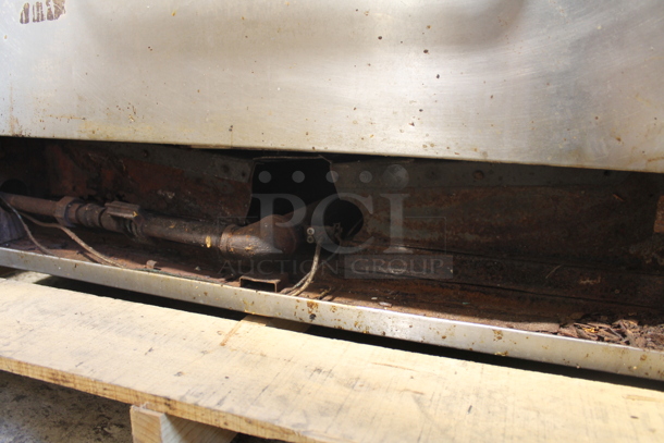 Bakers Pride Stainless Steel Commercial Natural Gas Powered Single Deck Pizza Oven w/ Cooking Stones. - Image 4 of 10